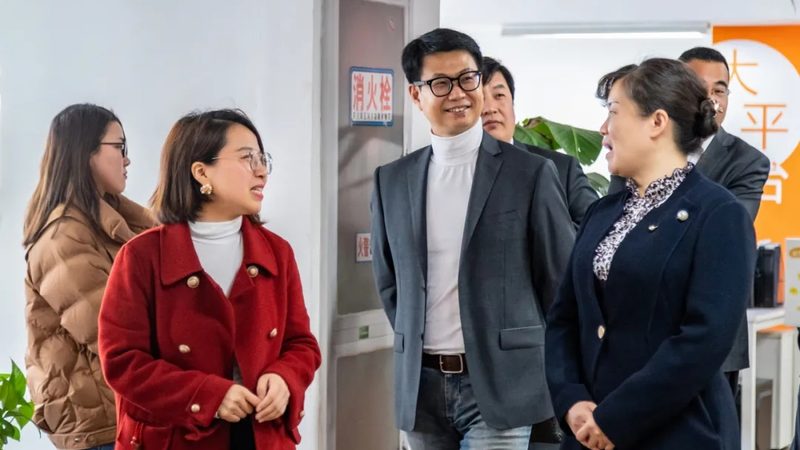 选择建筑三维动画公司时，首先要考察其资质和实力。这包括但不限于以下几点：